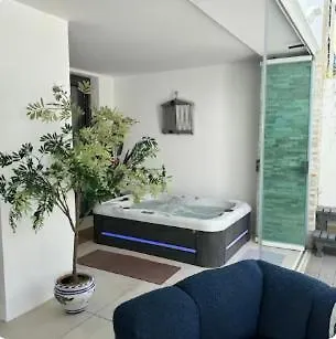 Luxury Apartment Next To Golf Course In 마르베야